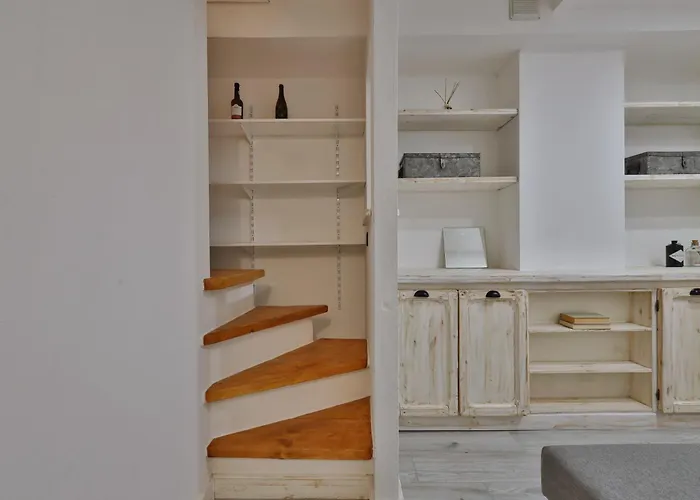 Quiet House Milano in Navigli Sleeps 4