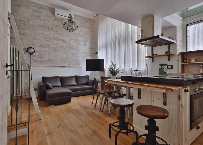 Quiet House Milano in Navigli Sleeps 4